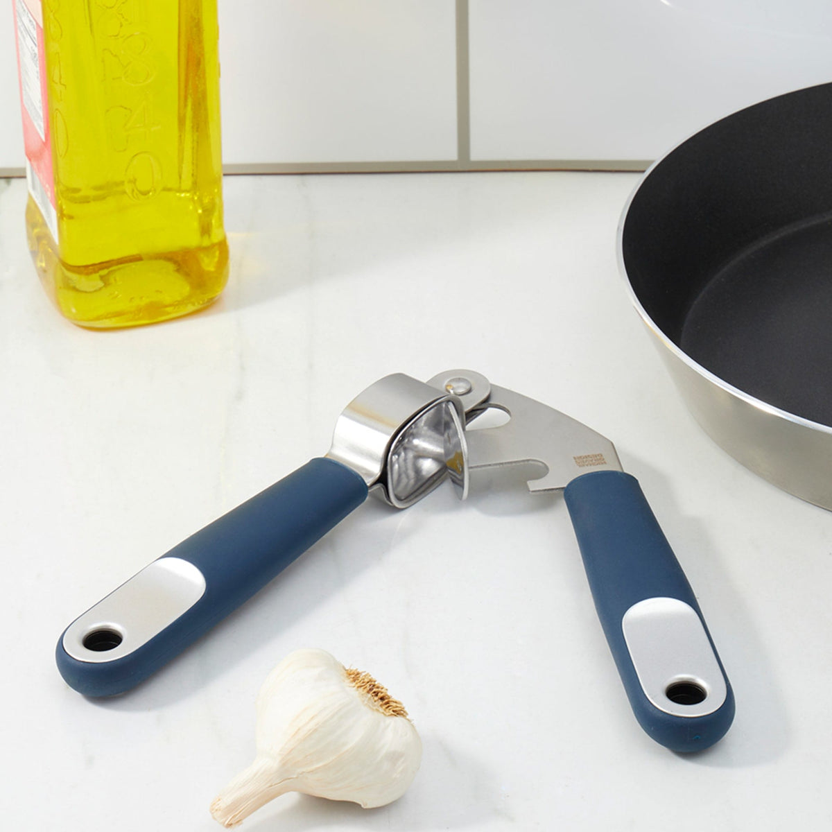 Michael Graves Design Comfortable Grip Stainless Steel Garlic Press, Indigo, FOOD PREP