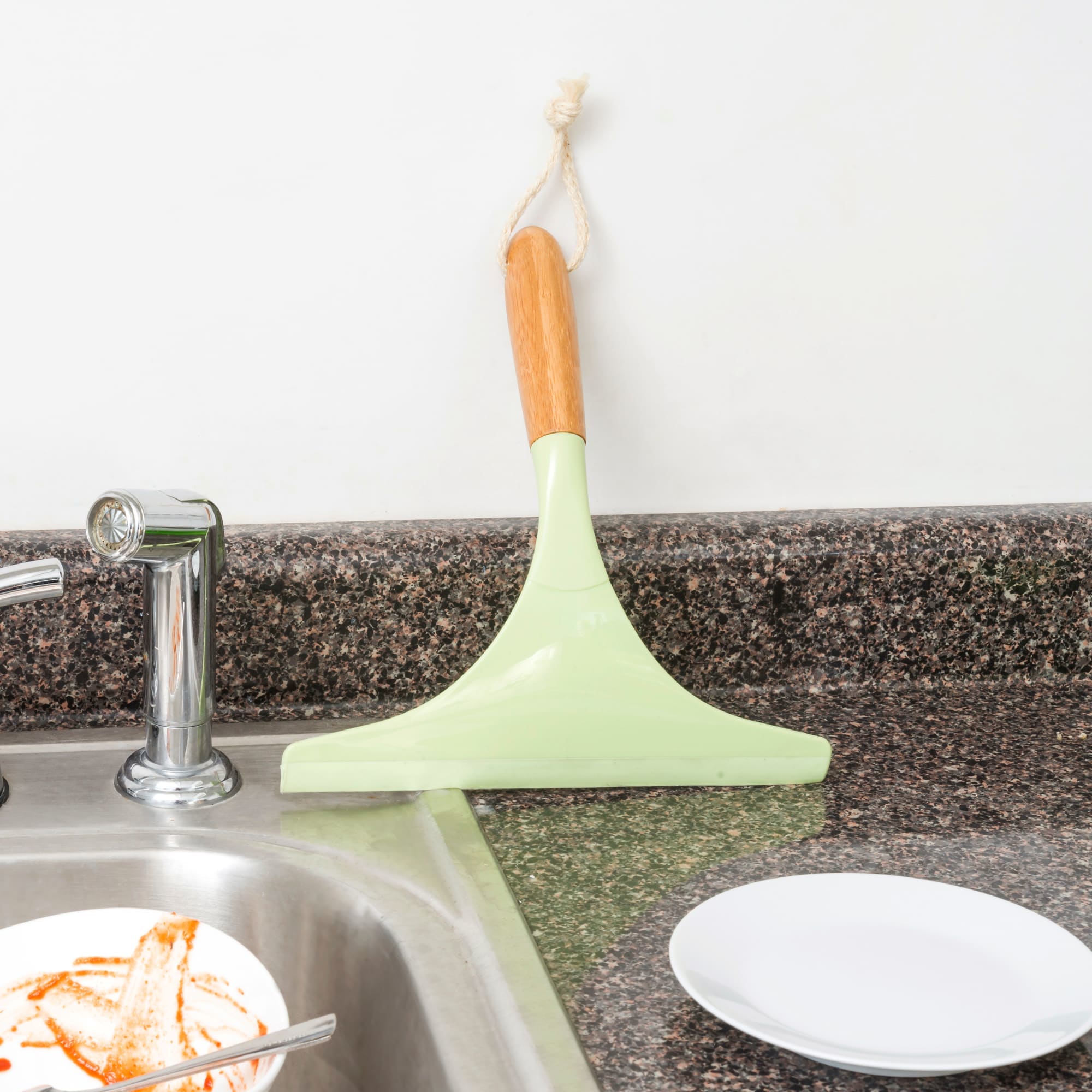 How to Use a Squeegee to Clean Your Countertop 