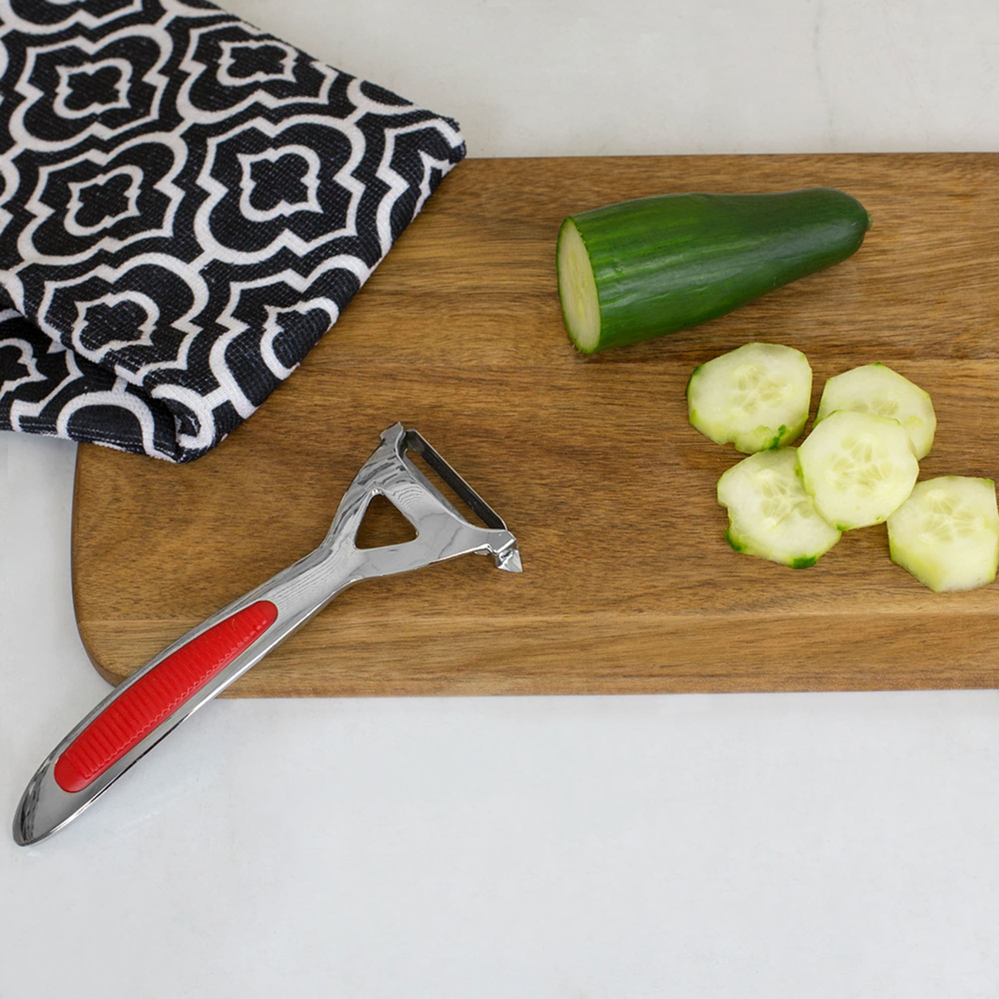 Home Basics Swivel Vegetable Peeler with Rubber Grip