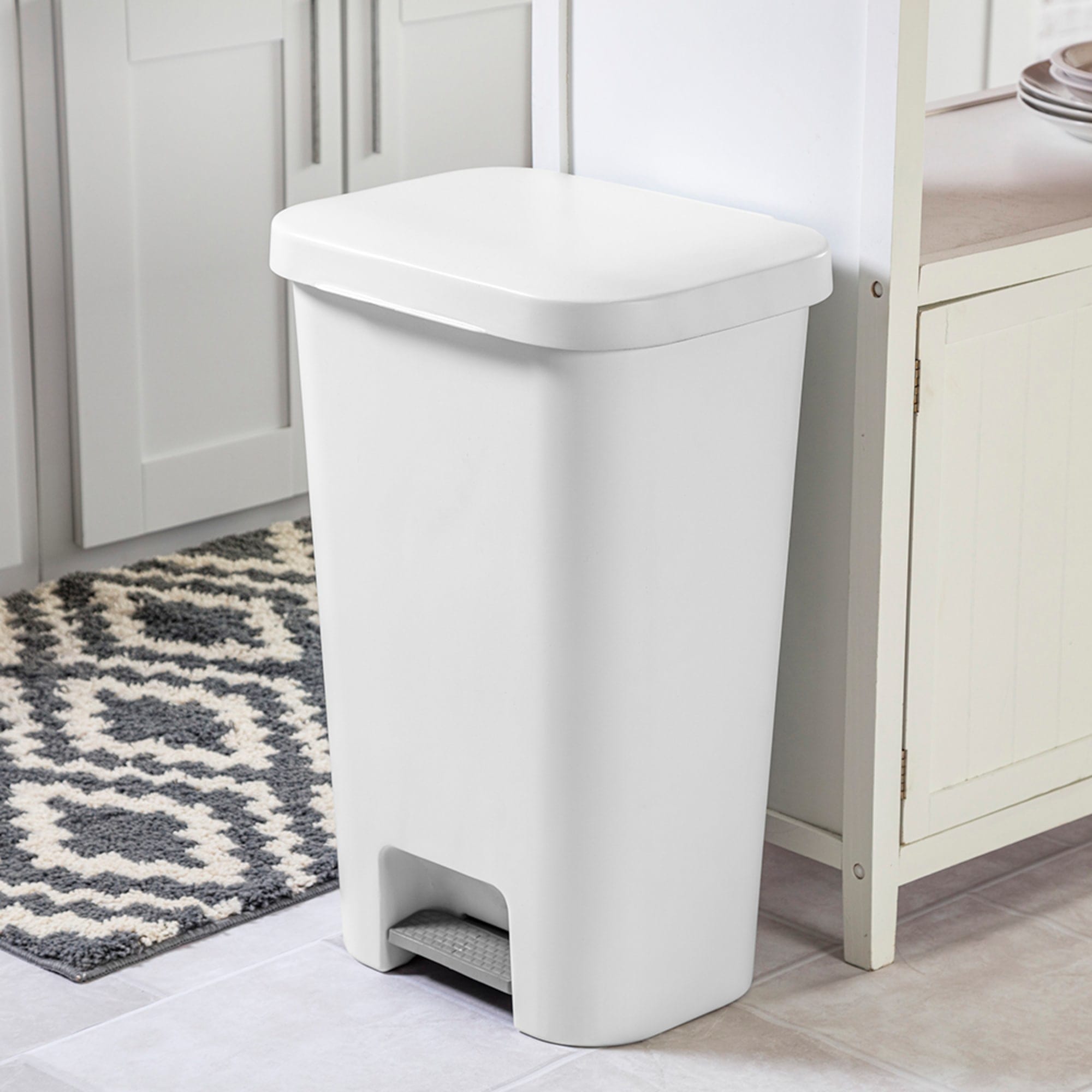 Sterilite 11.9 Gallon StepOn Wastebasket, White $20.00 EACH, CASE PACK OF 4